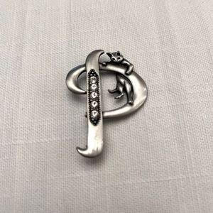 JJ Jonette letter “P” with cat brooch